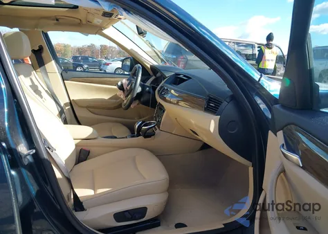 2013 BMW X1 xDrive28I z USA, uszkodzony, nr VIN WBAVL1C53DVR85359